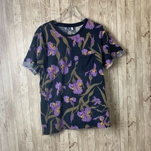 Divided Vacation Violet T-Shirt